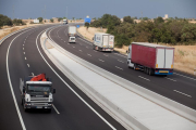 Imatge d’arxiu de camions a l’Eix Transversal.