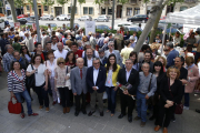 El ya tradicional vermut literario de la librería Punt de Llibre congregó a escritores, editores y políticos en la Rambla d’Aragó.