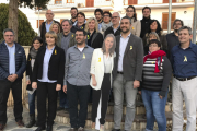 Els candidats d’ERC a Vallfogona, localitat natal de Meritxell Serret, amb la seua foto en mida real.