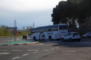 En el cruce de la C-12 de acceso a la Escola Alba hay actualmente una semirrotonda.