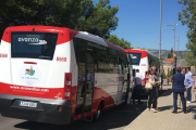 Imagen de los nuevos autobuses durante la puesta en servicio.