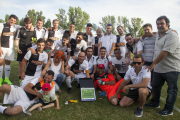Òscar Cuñé fue homenajeado por sus compañeros tras veinte años vistiendo la camiseta del Butsènit. 