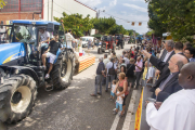 Una quarantena de tractors van desfilar per Sant Ramon per participar en els Tres Tombs al voltant del santuari dedicat al sant.