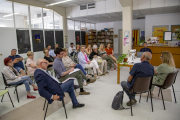 A la reunión acudieron vecinos de la zona, los dueños de la discoteca y concejales del ayuntamiento.