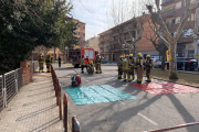 Imagen de una práctica de bomberos voluntarios en Agramunt.