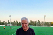 Luis Pereira, ayer viendo el entrenamiento del equipo en Alguaire.