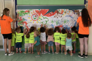 Niños de la “escola bressol” en el campus de verano de Seròs.