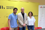 Vidal, en el centro, con los números 2 y 3 de la candidatura de ERC, Ester Guarné y Kevin Bruque. 