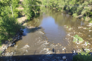 El caudal del Segre en Alàs, ayer, donde ha aumentado gracias a las lluvias de los últimos días.