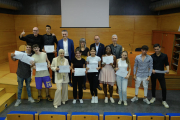 Foto de família dels alumnes participants amb Pueyo, Castro, Vidal i Segura.