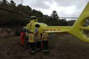 Un helicóptero medicalizado del SEM evacuó al herido al hospital Arnau de Vilanova. 