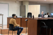 El acusado, durante la sesión del juicio de ayer en la Audiencia. 