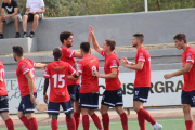 Els jugadors del Balaguer celebren un gol durant la present temporada.