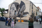 Mural a l'entrada de Penelles des de Linyola.