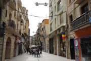 El carrer del Carme quiere revitalizarse con comercios atractivos.