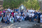 Vecinos de Tàrrega (en la foto superior) y Cervera cumplieron con la tradición y bebieron del agua traída del santuario de la Brufaganya. 