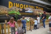 El tiranosaure rex, l’estrella de l’exposició itinerant de dinosaures animatrònics al pavelló de la Fira de Lleida.