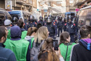 Imagen de archivo de una actuación policial durante el desalojo de una vivienda en Lleida ciudad. 