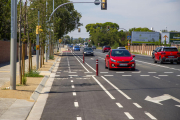 Final abrupto del carril bici en Rovira Roure, que ya no tiene mediana.