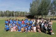 Els alumnes de cinquè de Primària del col·legi Sant Jaume-les Heures i els de l’École de Socle a Le Gran Pressigny (França), dies enrere a la Mitjana.