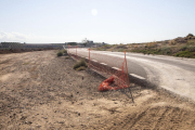 Imagen de los primeros movimentos de tierras para desplazar un tramo de la carretera. 