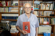 Ventura Margó muestra el libro, editado por Garsineu, que presentará el 6 de septiembre en La Fatal.