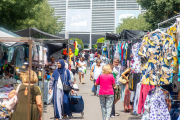 El mercadillo de Barris Nord, en Pardinyes, cuenta con más de doscientas paradas. 