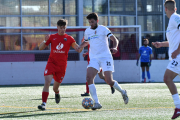 Solanes, del Balaguer, amb la pilota en el partit a Alpicat.