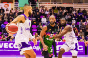 Kenny Hasbrouck, con el dorsal 41, en un partido del Cáceres.