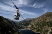 El teleférico del estanque Gento.