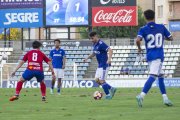 Fernando Cortijo porta la pilota en una acció de la segona meitat, amb el marcador de 0-1.