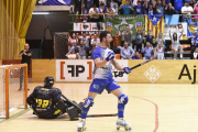 Nuno Paiva celebra el gol de falta directa que significava el 6-2 i gairebé la sentència per al Bassano.