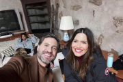 Edgar Ramírez, que interpreta un cirurgià italià, i Mandy Moore, com a Benita Alexander.