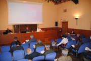 En la mesa presidencial durante la junta de gobierno del Urgell, Díaz (izquierda) y Ros (centro).