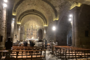 Primera misa en la iglesia de Sant Llorenç de Lleida, ayer por la mañana, tras las obras en el interior.