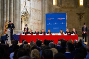 El comisario Josep Maria Estela, a la izquierda, durante su intervención ayer en la Seu Vella con motivo del Dia de les Esquadres.