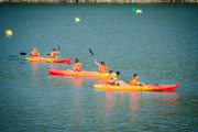 Imagen de actividades acuáticas que se ofrecen en el pantano de Rialb. 