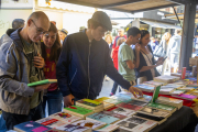 L’afluència de públic a les parades instal·lades a la plaça de la Catedral, que repeteixen avui, va ser constant.