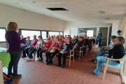 Una de les visites a l’espai comunitari La Bassa a Sant Martí de Riucorb.