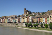 Vista d’arxiu de la canalització del Segre a Balaguer.