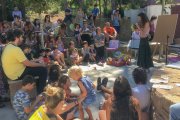 participació. Actuació en petit format de la coneguda cantant de música infantil Dàmaris Gelabert amb l’ajuda de petits artistes el 2014.