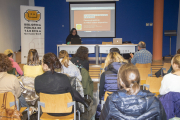 Taller que va impartir ahir a Tàrrega l’experta en addiccions tecnològiques Montse Freixanet.