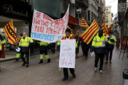 Els treballadors de Teifer durant la seua protesta d’ahir a l’Eix Comercial.