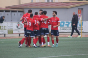 Els jugadors del Balaguer celebren un dels gols.