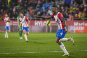 El davanter brasiler del Girona Sávio Moreira celebra el gol que sentenciava el partit.