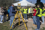 La jornada pràctica de topografia va reunir unes 120 persones ahir a la capital de l’Urgell.