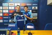 Raúl Fuster i Pol Muñoz, ahir durant la presentació del nou jugador del Lleida.