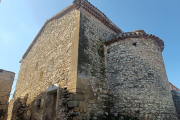 La part posterior del temple de Bellmunt i l’absis en el qual es renovarà la coberta.