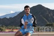 Carlos Alcaraz, ahir posant amb el trofeu d’Indian Wells.