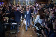 Puigdemont, aclamat a l’arribar a l’acte a Elna, on ahir va confirmar la seua candidatura per al 12M.